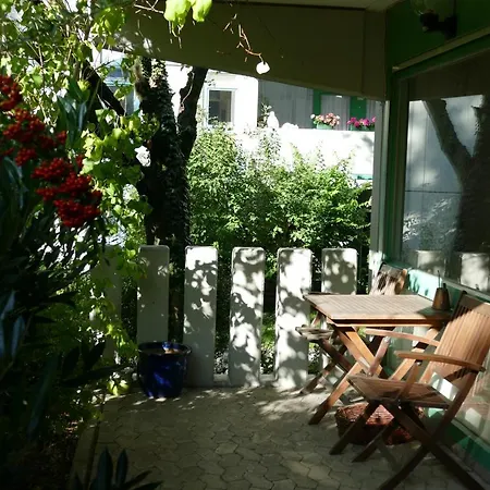 With Terrace And 2 Bedrooms, Up To 4 Persons, Ideal For Families, South-west Part Of Мюнхен