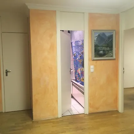 With Terrace And 2 Bedrooms, Up To 4 Persons, Ideal For Families, South-west Part Of Мюнхен